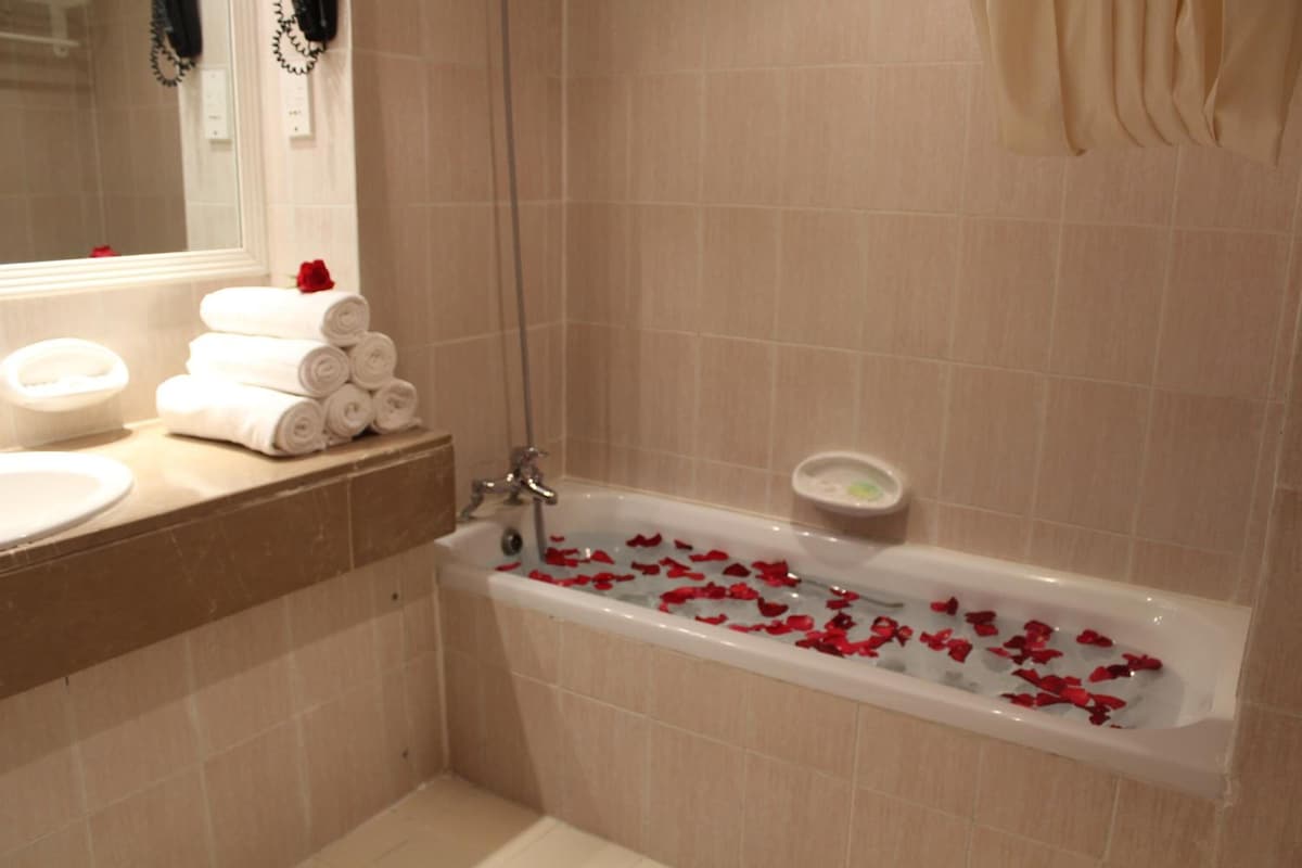 Delmon International Hotel 5