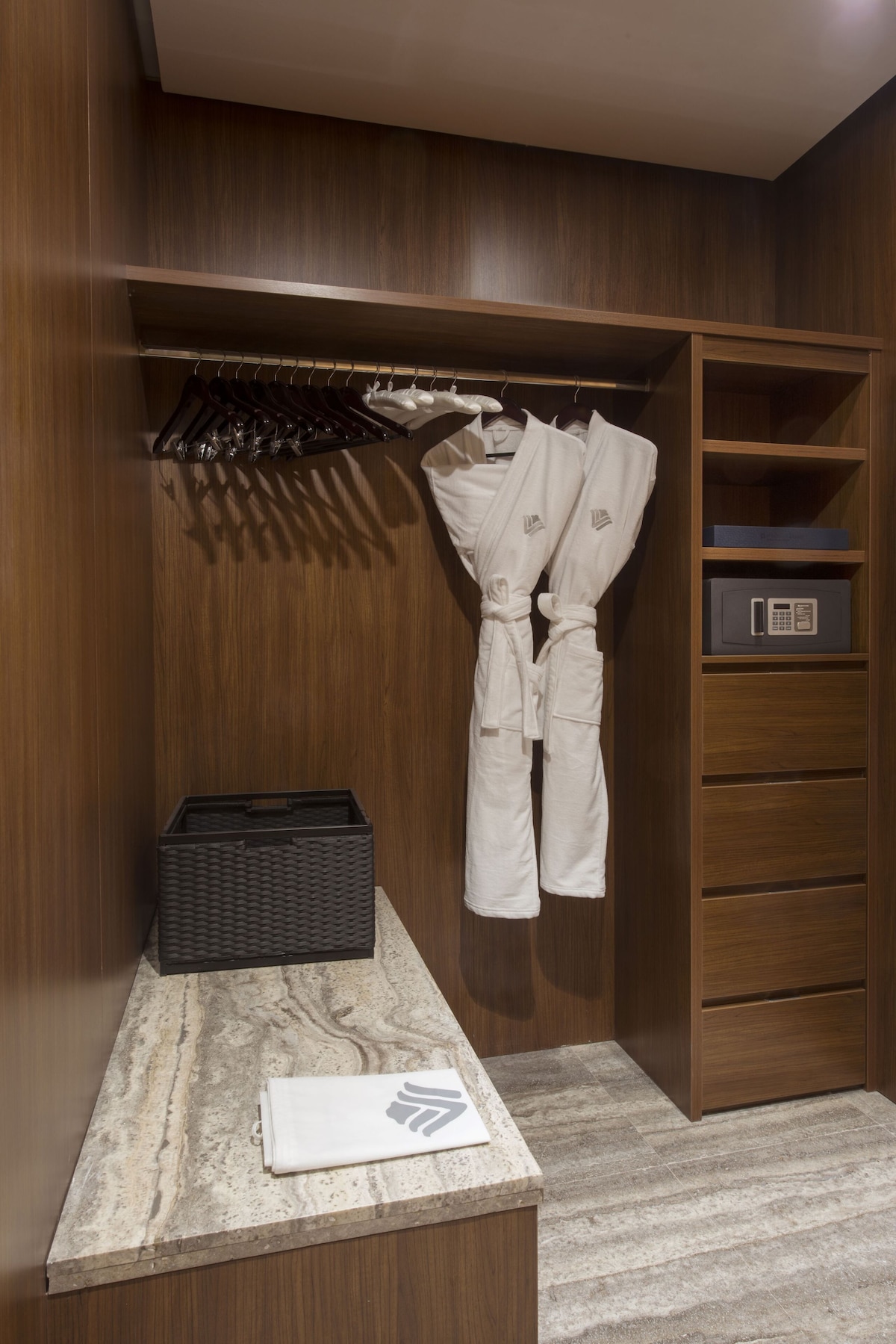 Wyndham Grand Manama 4