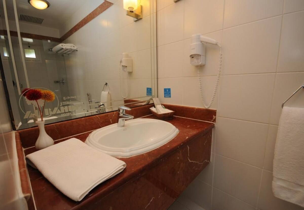 Al Bander Hotel & Resort 6